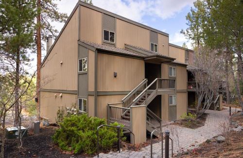 Century West House | Alpenglow Haus- Stay for 4