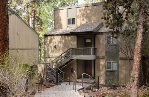 Century West House | Alpenglow Haus- Stay for 4