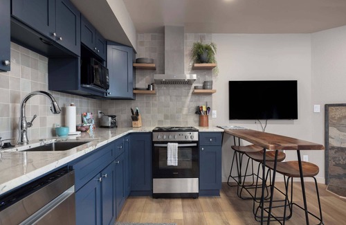 Century West Condo | Alpenglow Haus- Stay for 4!
