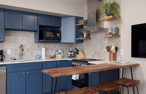 Century West Condo | Alpenglow Haus- Stay for 4!