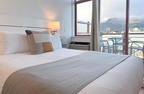 Village North House | Alpenglow Lodge Rainbow Look Out Studio by MVA