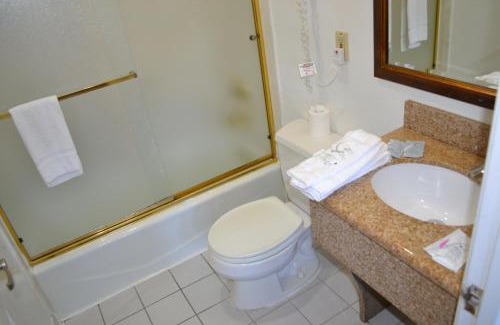 Cow Hollow Hotel | Alpha Inn and Suites