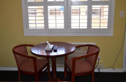 Cow Hollow Hotel | Alpha Inn and Suites