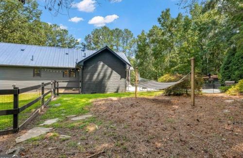 Tate House | Alpharetta Home-5Brooms-6Bds-12Guests