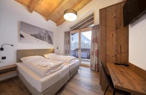 Schonbach Ski Chalet | Alpine Chalet Retreat in Rossberg