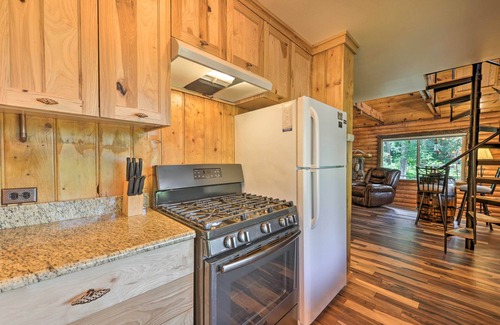 Alpine Cabin | Alpine Adventures: Cozy Log Cabin w/Deck & Views!