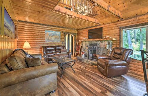 Alpine House | Alpine Adventures Cozy Log Cabin with Deck and Views!