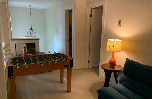 Lake Harmony House | Alpine Allure by AvantStay Indoor Hot Tub Game Loft Enclosed Deck