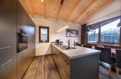 Schonbach Ski Chalet | Alpine Chalet with Sauna and Balcony