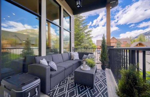 Canmore House | ALPINE CREST. Elevated Mountain Vacation @ The Mercer Canmore