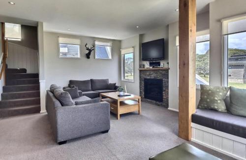 Dinner Plain Ski Chalet | Alpine Edge