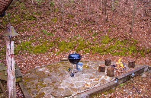 Townsend House | Alpine Joy-Hot Tub, Pond Access ,Cozy Cabin Retreat in the Smokies