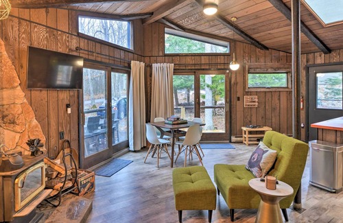 Alpine Lake Cabin | Alpine Lake Resort Cabin: Deck & Lake Access!
