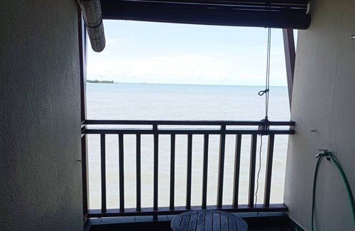 Batu Dua Ski Chalet | Alpine LXPD Full Seaview Water Chalet