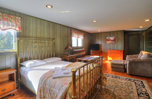 Rangeley House | Alpine Meadows Lodge - Beautiful home on 7 acres of land just a mile from Main Street