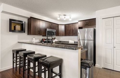 East Kootenay Condo | ⭐Alpine Pointe⭐| Lakeview | Pool | Hot Tub | Gym