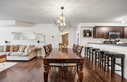 East Kootenay Condo | ⭐Alpine Pointe⭐| Lakeview | Pool | Hot Tub | Gym