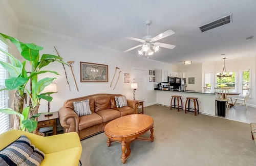 Helen House | Alpine River Suites #401 - Cozy Riverfront Condo w/Overlooking River in Downtown