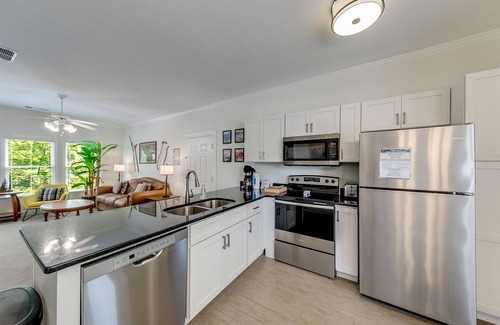 Helen House | Alpine River Suites #401 - Cozy Riverfront Condo w/Overlooking River in Downtown