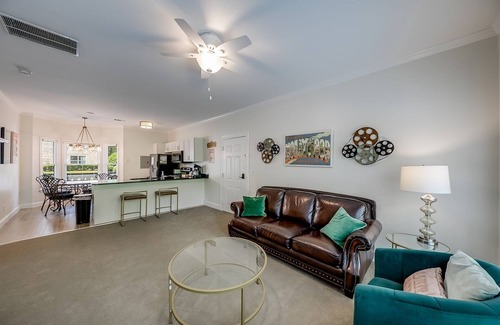 Helen House | Alpine River Suites #402 - Cozy Riverfront Condo Overlooking River Near Downtown