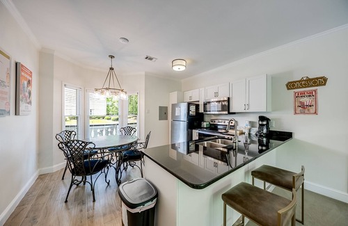 Helen House | Alpine River Suites #402 - Cozy Riverfront Condo Overlooking River Near Downtown