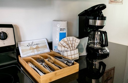 Helen House | Alpine River Suites #402 - Cozy Riverfront Condo Overlooking River Near Downtown