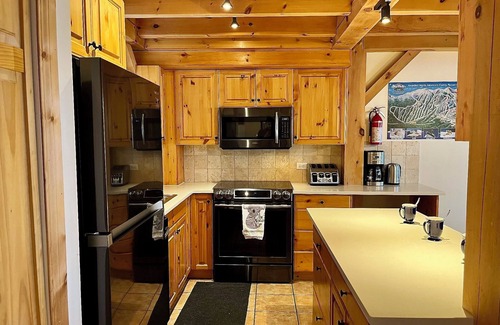 Big White Ski Resort Ski Chalet | Alpine Timber Luxury Chalet w/Hot Tub