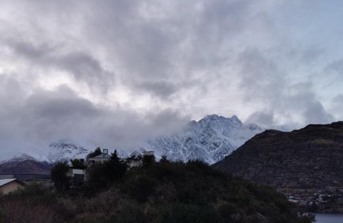 Queenstown Apartment | Alpine Village Views