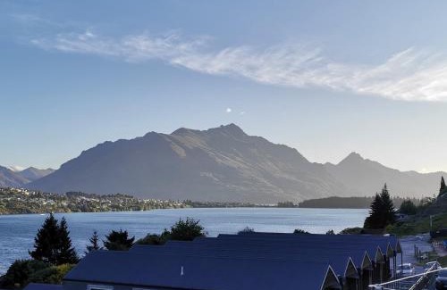 Queenstown Apartment | Alpine Village Views