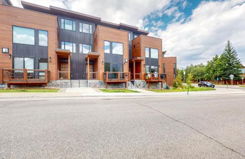 Silverthorne House | Alpine Vista Haven
