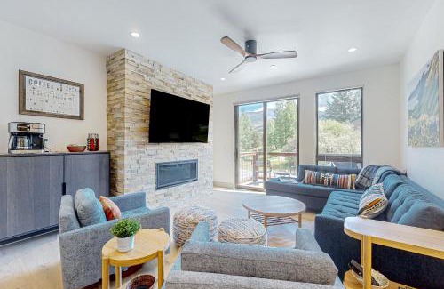 Silverthorne House | Alpine Vista Haven