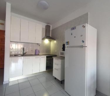 El Medano Apartment | Alquilaencanarias-Medano Galte, terrace and beach