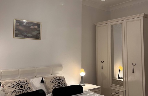 Sariyer Condo | ALR SUITES - Eclectic 3BR w/Garden,Sauna,Pool,Gym,Courts,24/7Concierge