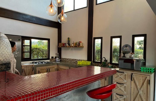 El Penol Cabin | Altavista house: Spacious 5-bedroom with Lakeview, Jacuzzi & WiFi in Guatape