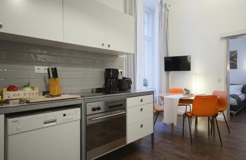 Prenzlauer Berg Apartment | Altbauwohnung mit 3 Bädern (PB6)