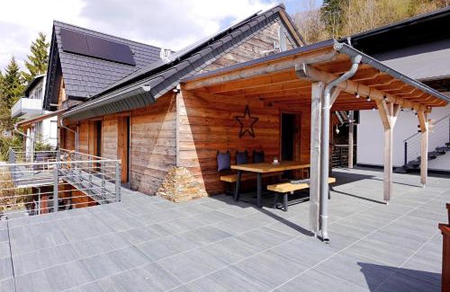 Schwalefeld Apartment | Alte Försterei - Komfort-Fewo HOCHSITZ mit Pool & Sauna