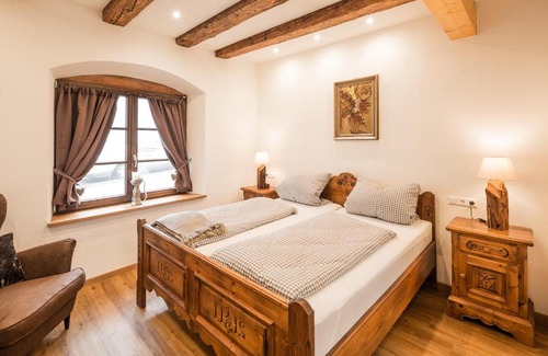 Guenzburg House | alte Ritterstube