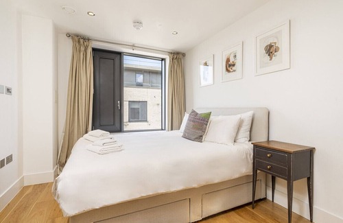 Golborne Apartment | ALTIDO Modern flat in North Kensington