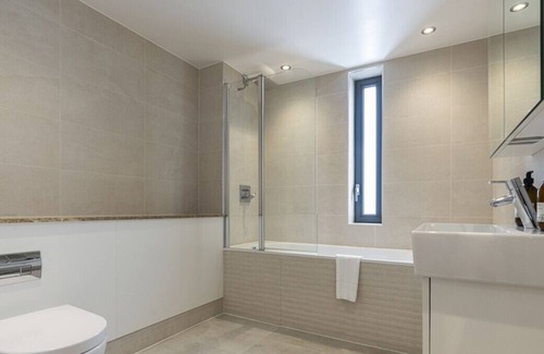 Golborne Apartment | ALTIDO Modern flat in North Kensington