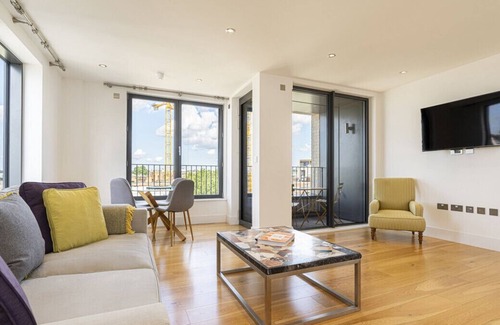 Golborne Apartment | ALTIDO Modern flat in North Kensington