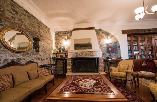 Altinoluk Bed & Breakfast | Altin Cesmeli Konak