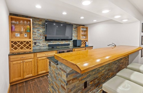 Lake Harmony House | "Altitude Adjustment" Near Pool, Beach/Lake, Tennis, Hot Tub, Pool Table & Foosball, Dog Friendly