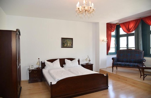 Meiningen House | Altstadthotel Garni Schlundhaus & Rautenkranz