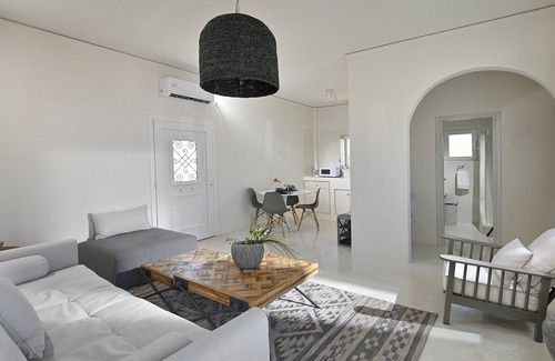 Exo Gonia Apartment | Altura 1st Floor Apartment by K&K