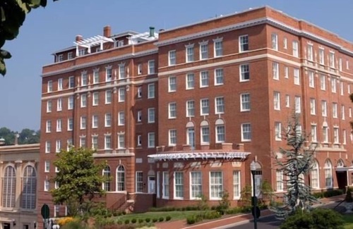 Staunton House | Always a Great Idea To Unwind! 4 Family-friendly Units, Pets Allowed