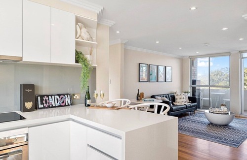 Bondi Beach Apartment | Always Friday - Luxe, Stylish Beach Abode - 3 min walk to Bondi Beach