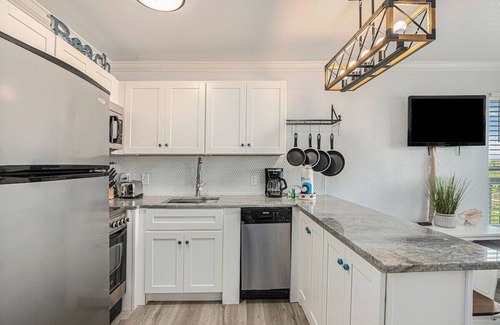Galveston Condo | Always Sunny at Seascape Beach Resort Sits Directly on Beach with Heated Pool