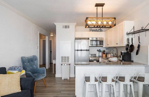 Galveston Condo | Always Sunny at Seascape Beach Resort Sits Directly on Beach with Heated Pool