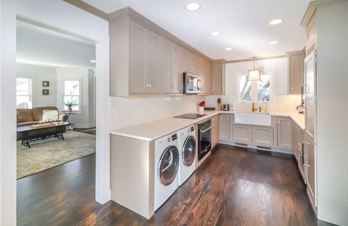 Cape Charles House | Always Sunny - One Block To The Beach, Sleeps 10