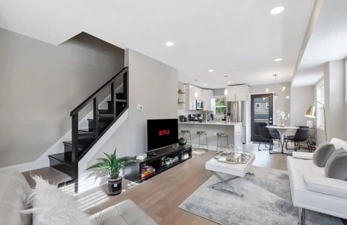 Groveton House | ALX Getaway Near Old Town & METRO Rail Station